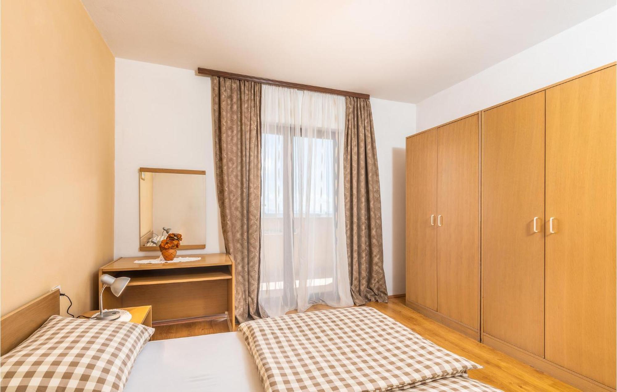Gorgeous Apartment In Krk With Wifi Кърк Екстериор снимка